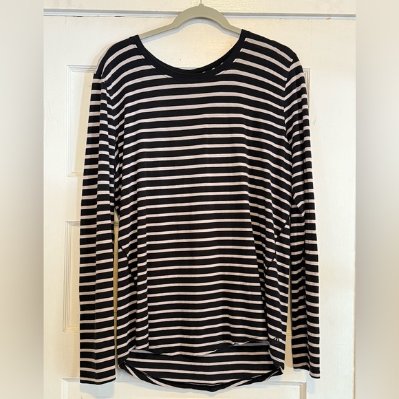 Lululemon Ever Ready Long Sleeve 10 - Picture 3 of 4